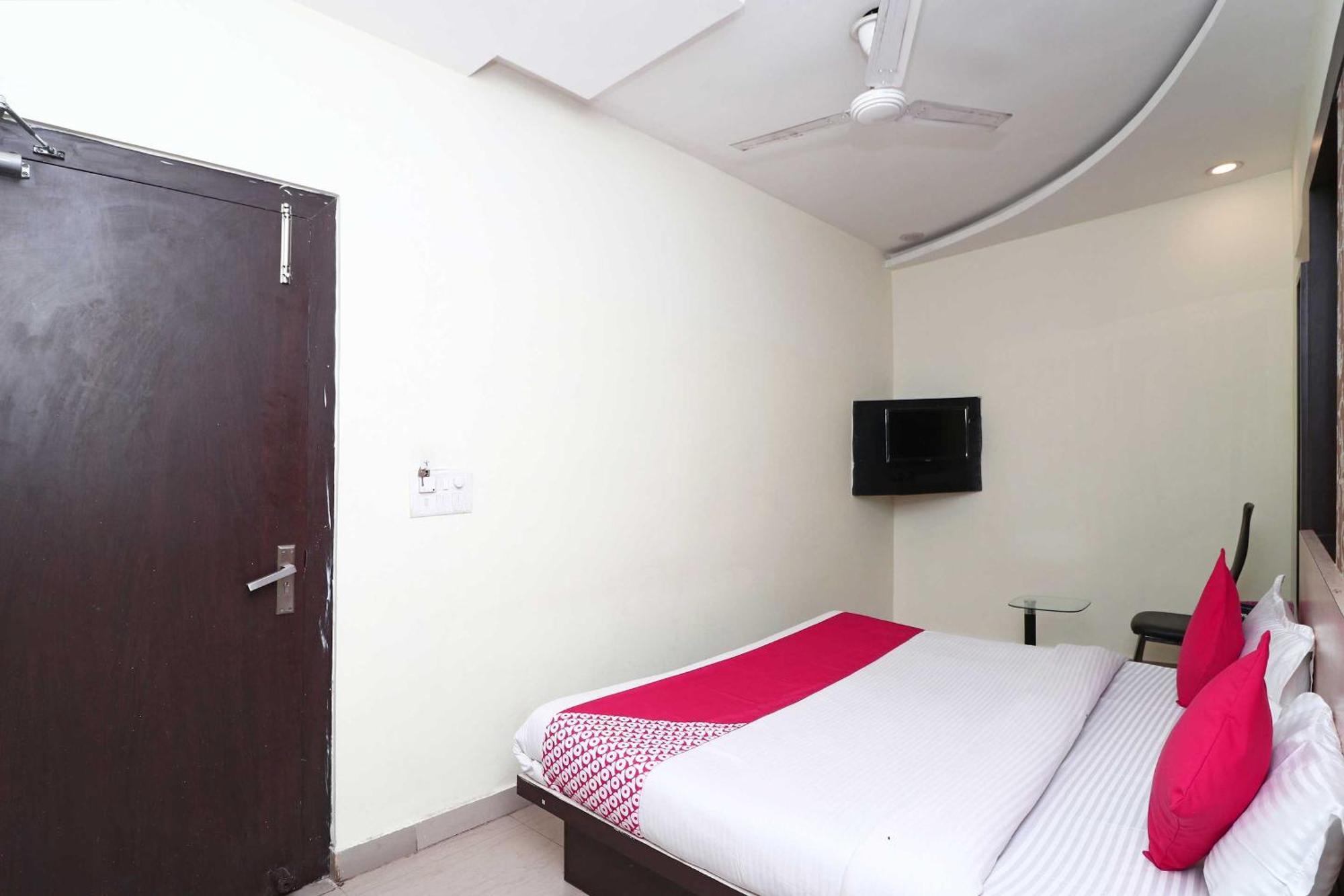 Oyo Flagship Hotel Krishna Chinhat 外观 照片