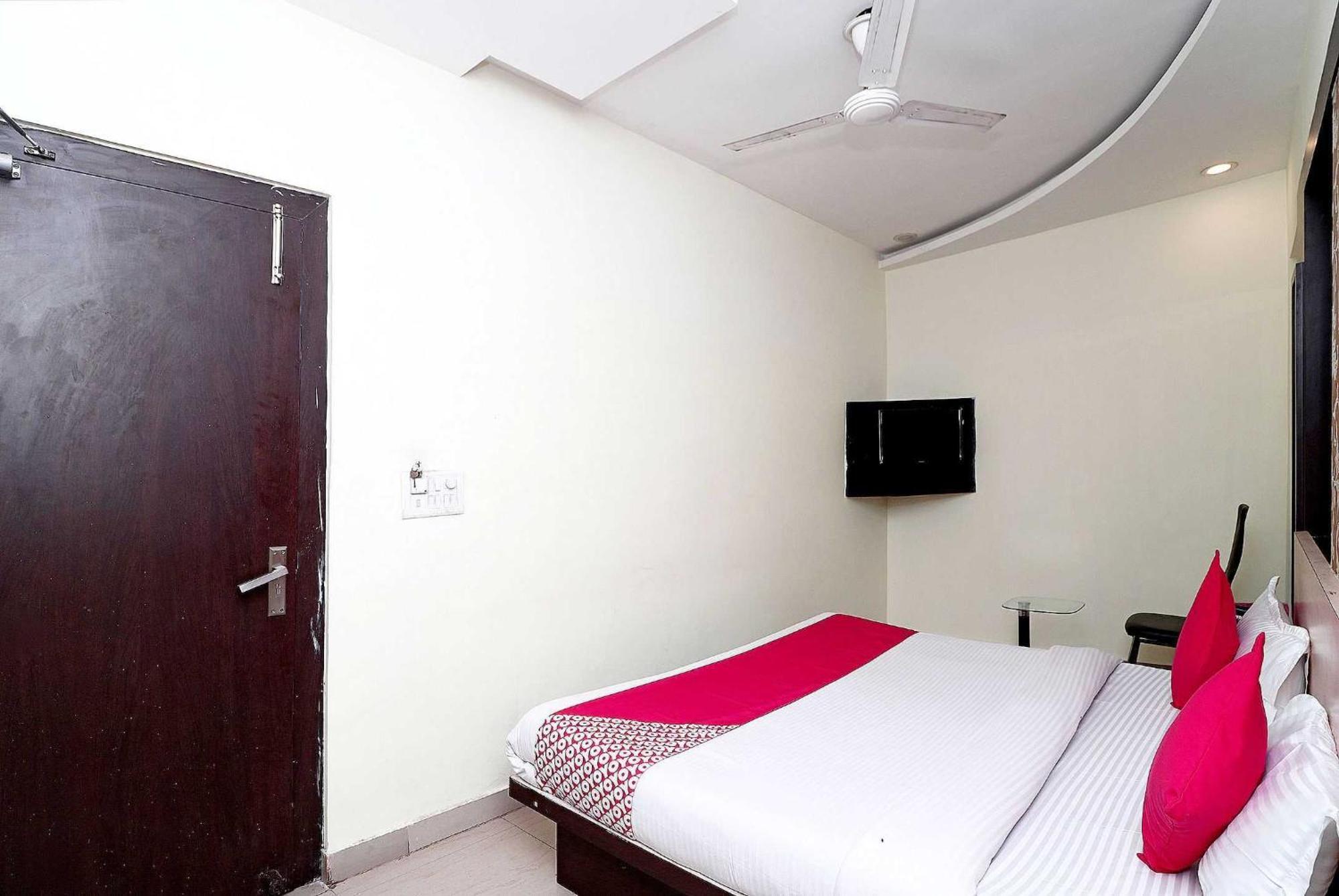 Oyo Flagship Hotel Krishna Chinhat 外观 照片