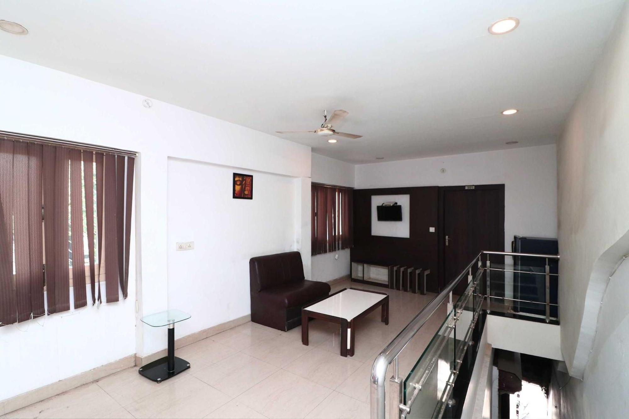 Oyo Flagship Hotel Krishna Chinhat 外观 照片