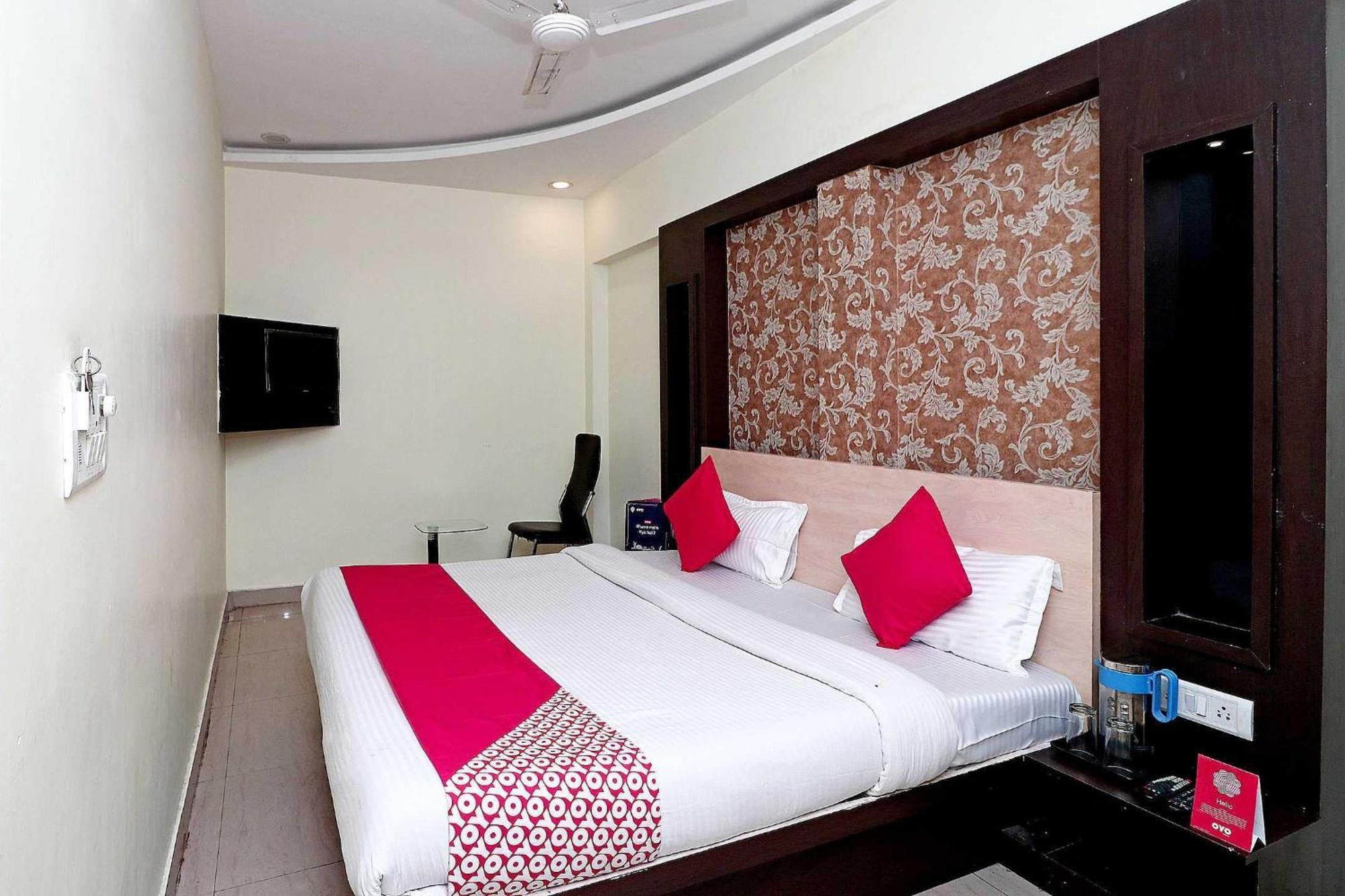 Oyo Flagship Hotel Krishna Chinhat 外观 照片