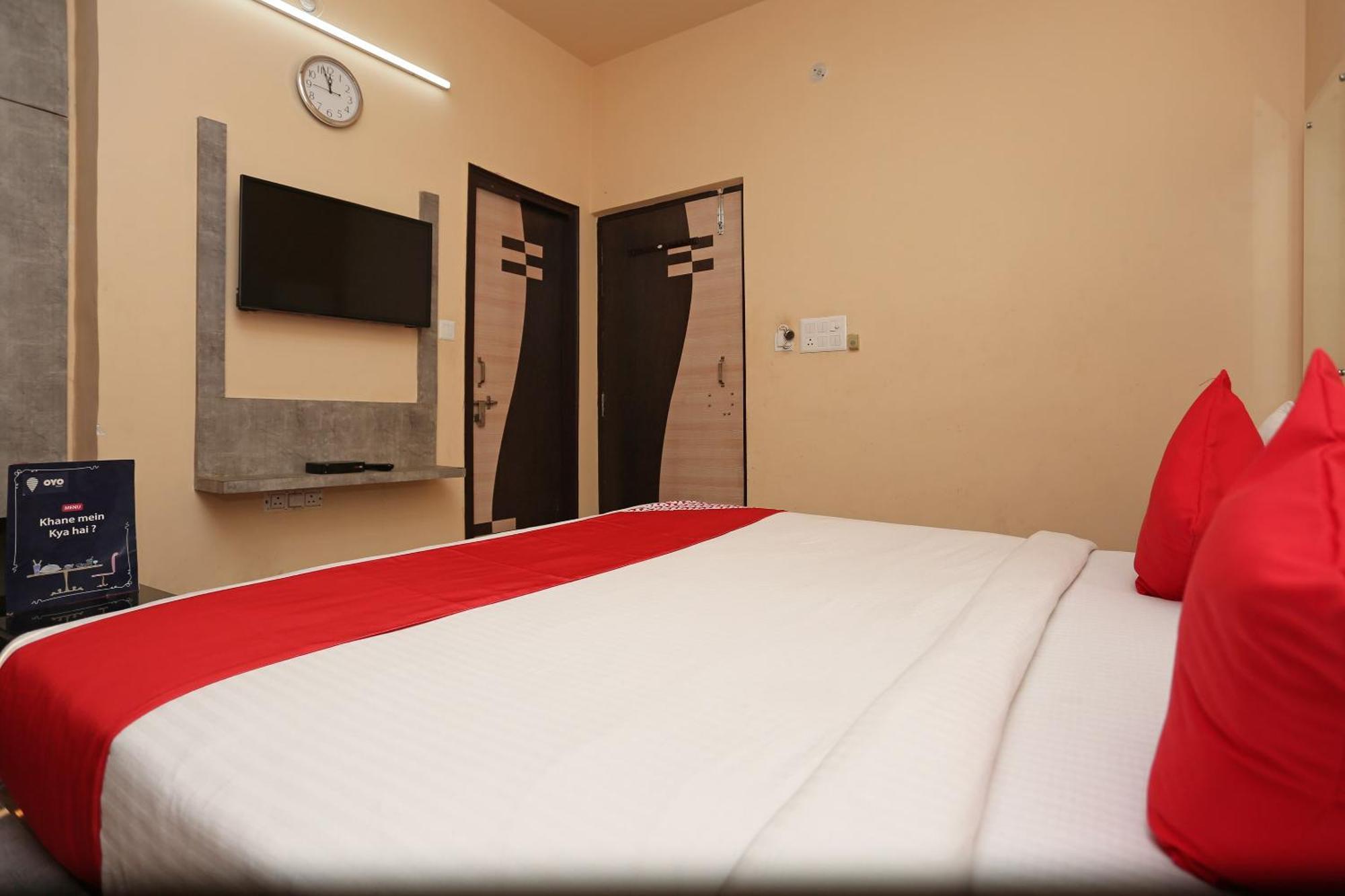 Oyo Flagship Hotel Krishna Chinhat 外观 照片