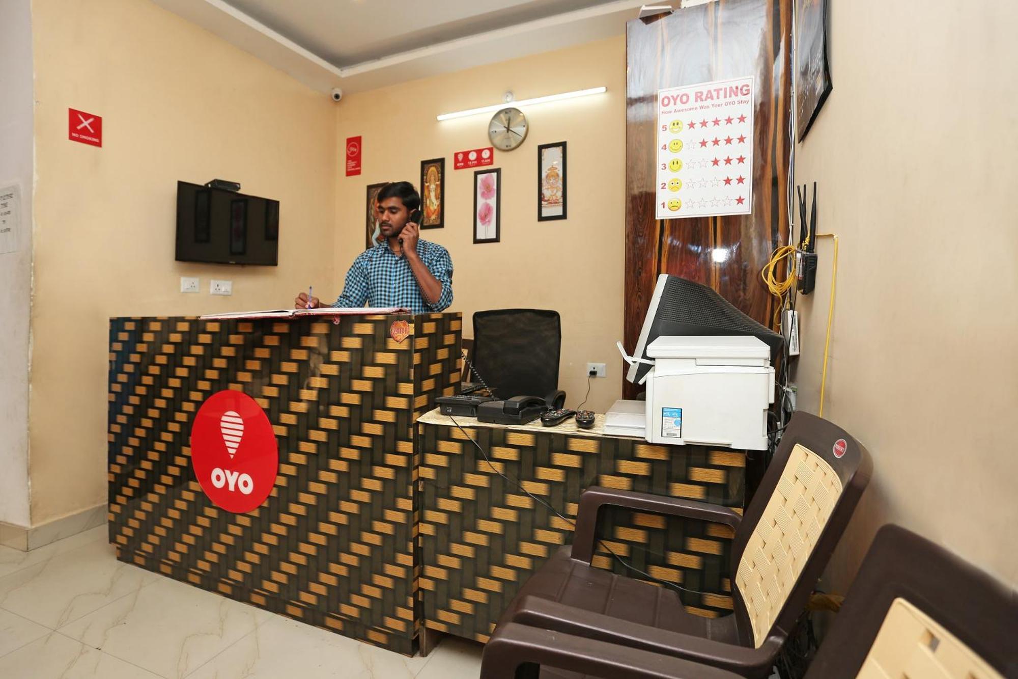 Oyo Flagship Hotel Krishna Chinhat 外观 照片