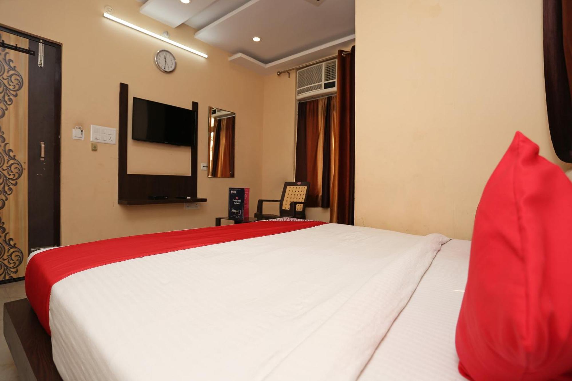 Oyo Flagship Hotel Krishna Chinhat 外观 照片