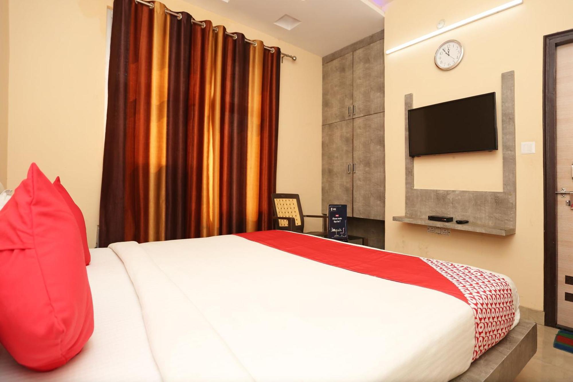 Oyo Flagship Hotel Krishna Chinhat 外观 照片