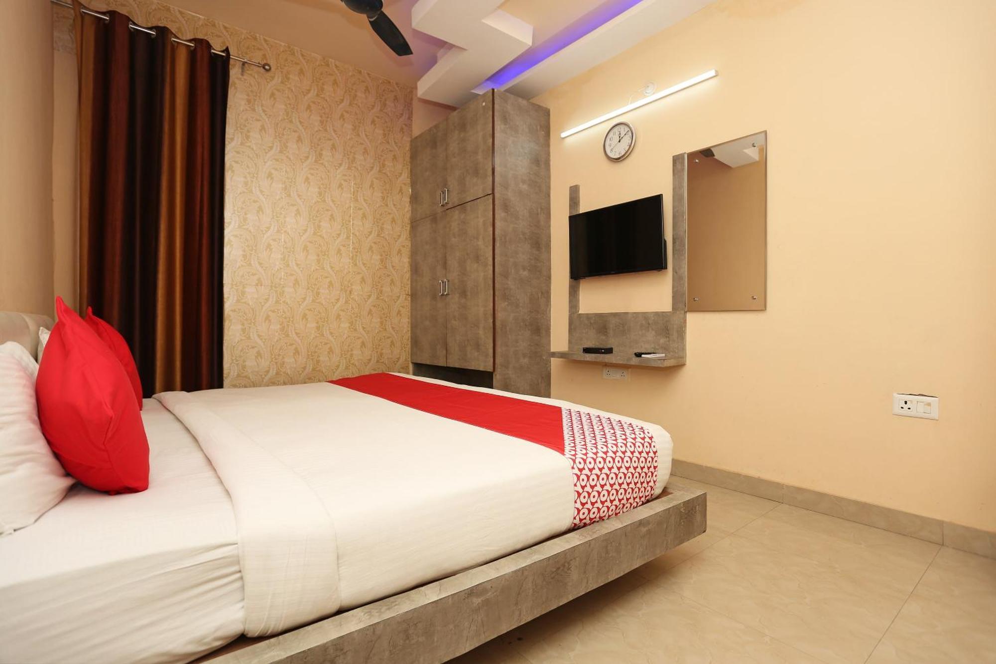 Oyo Flagship Hotel Krishna Chinhat 外观 照片